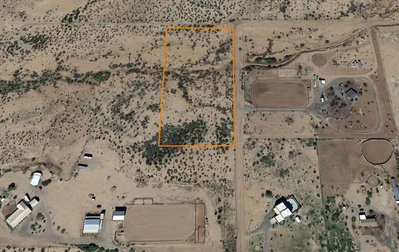 52606 N 463RD AVENUE, 27 -  WICKENBURG